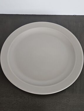 Crate&Barrel Paige Gray Stoneware 11" Dinner Plate - 1 Plate